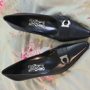 NWOT Navy Blue Salvatore Ferragamo Vintage 80s Leather heels